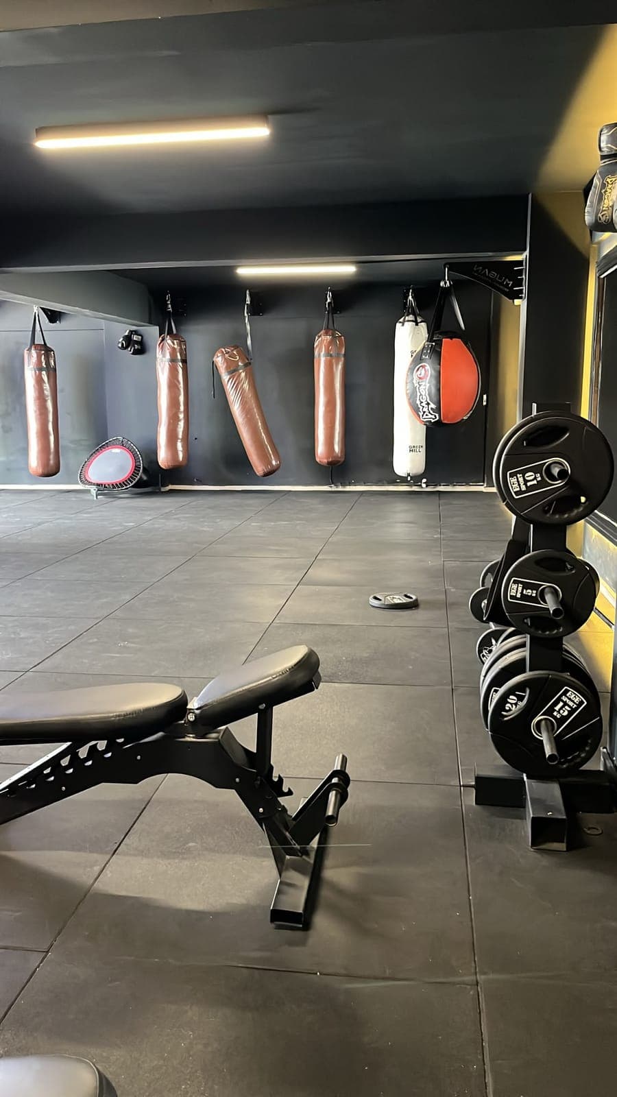 Denizli boks stüdyosunda kum torbaları